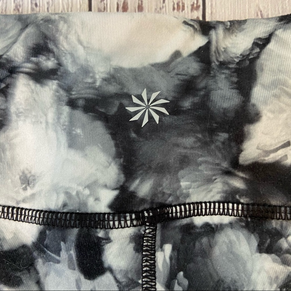 Athleta Chaturanga Gray Floral Leggings. Size Small EUC. - Picture 5 of 10